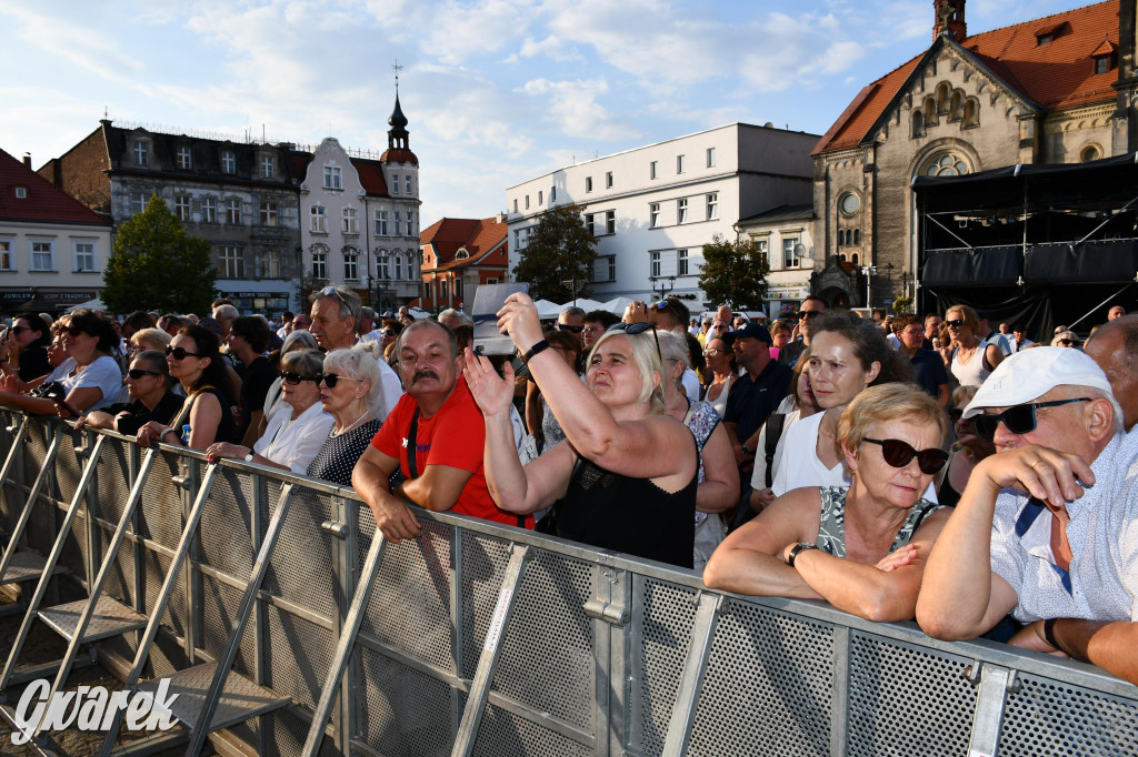 Anna Jurksztowicz, 300 chórzystów i publiczność