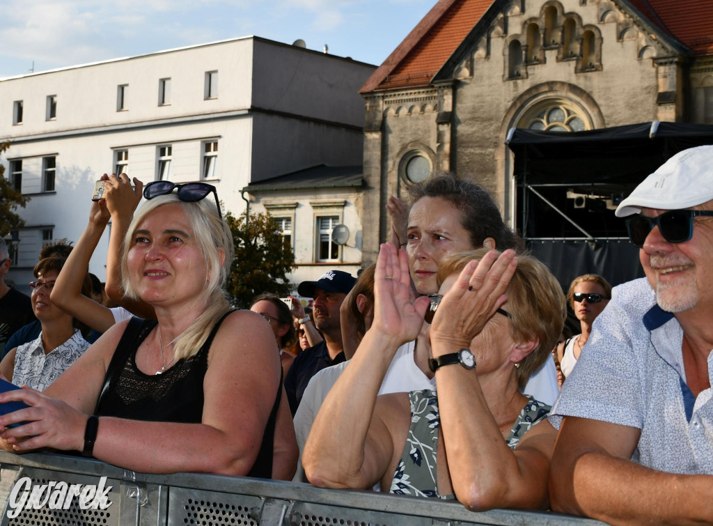 Anna Jurksztowicz, 300 chórzystów i publiczność