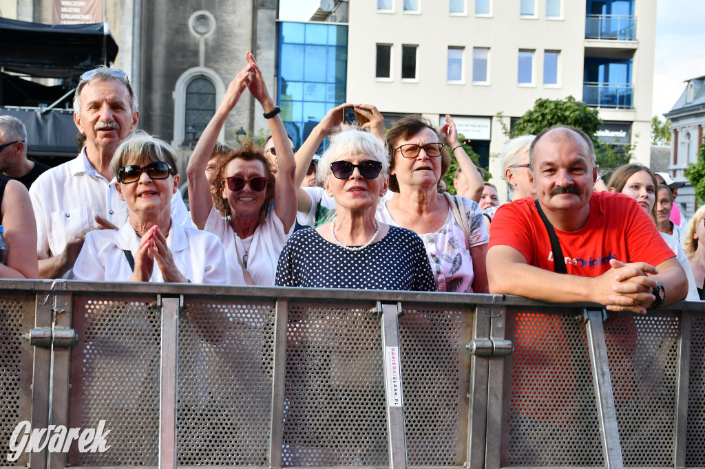 Anna Jurksztowicz, 300 chórzystów i publiczność