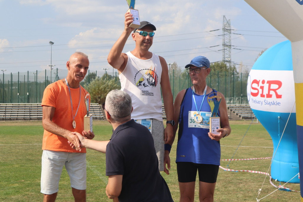 Biegli i zebrali dla ośrodka 12 tys. zł [FOTO]