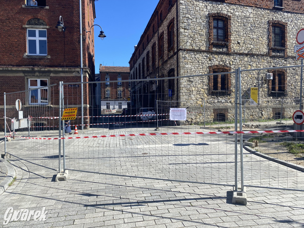 Tarnowskie Góry. Zapadlisko na ul. T. Królika, wezwano służby