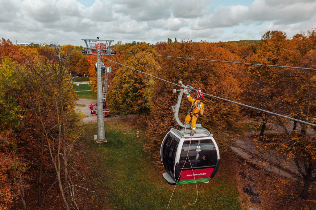 Chorzów, Radzionków. Na ratunek pasażerom Elki [FOTO]