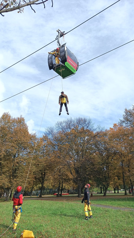 Chorzów, Radzionków. Na ratunek pasażerom Elki [FOTO]