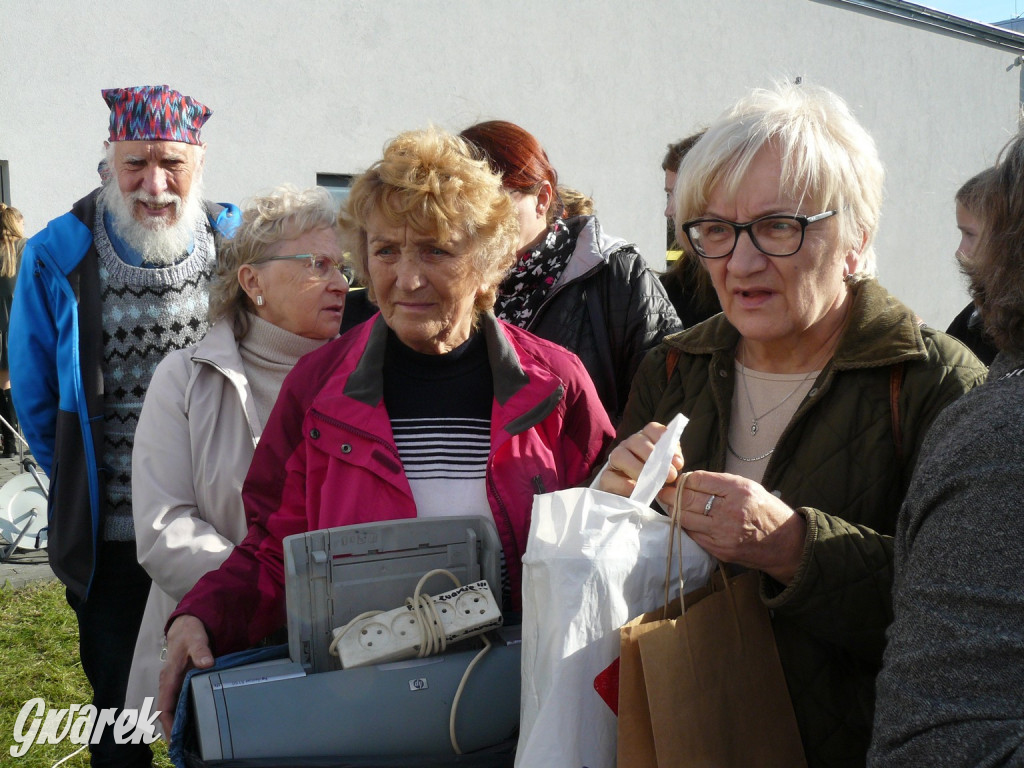 Tarnowskie Góry. Sadzonki za baterie [FOTO]