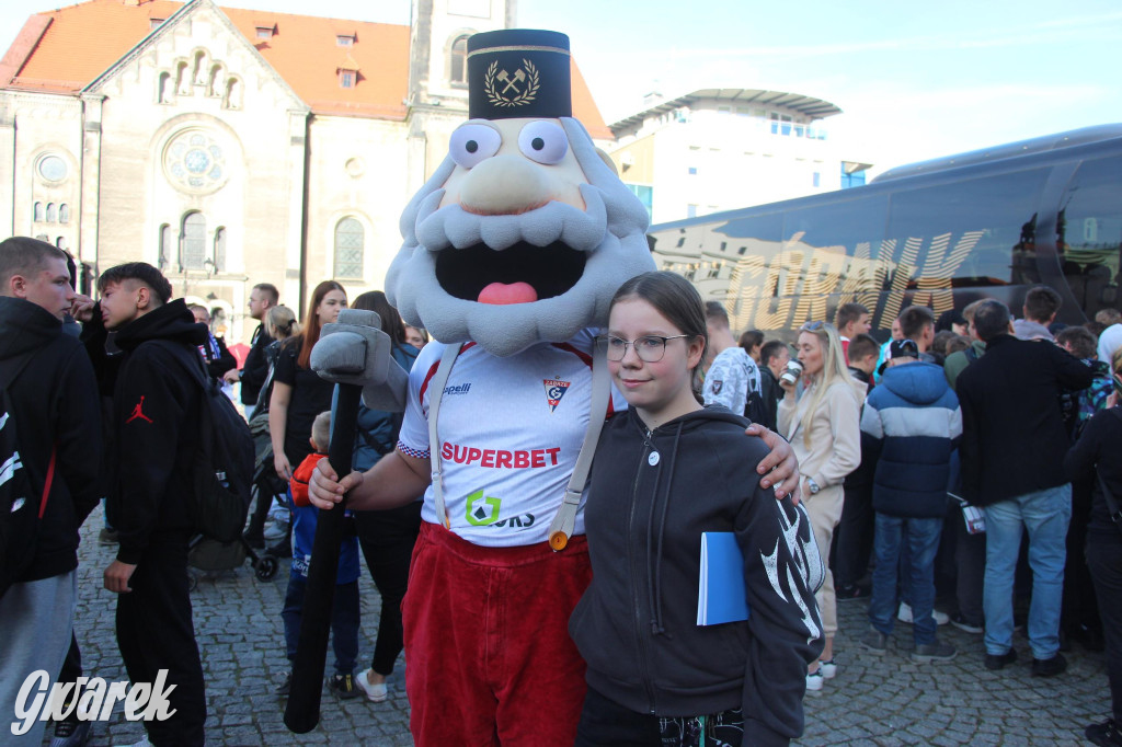 Tarnowskie Góry. Piłkarze Górnika Zabrze na rynku [FOTO]