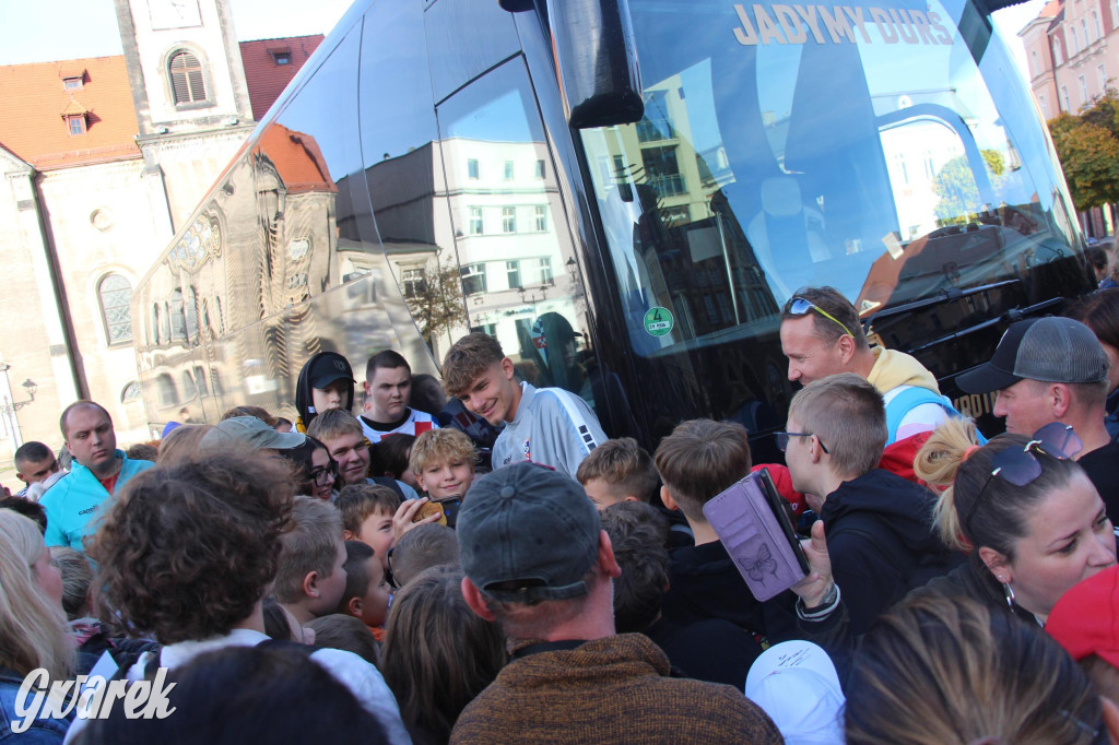 Tarnowskie Góry. Piłkarze Górnika Zabrze na rynku [FOTO]