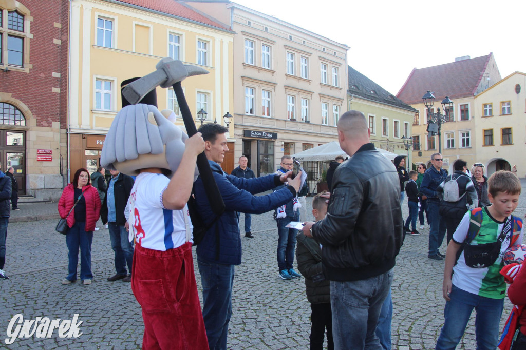 Tarnowskie Góry. Piłkarze Górnika Zabrze na rynku [FOTO]