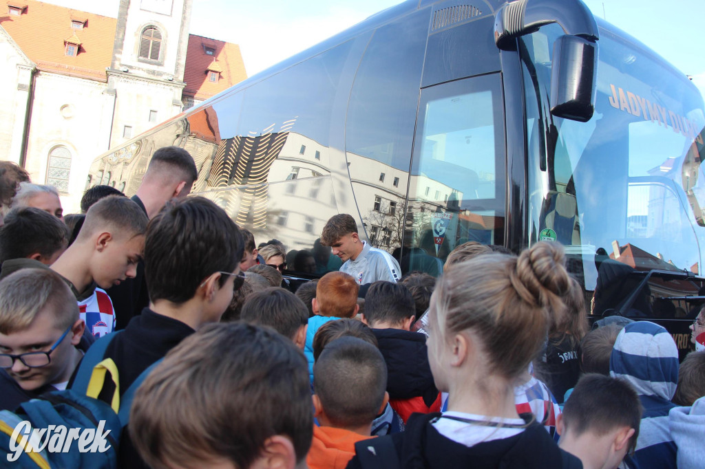 Tarnowskie Góry. Piłkarze Górnika Zabrze na rynku [FOTO]