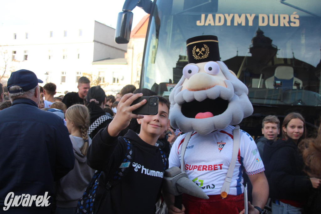 Tarnowskie Góry. Piłkarze Górnika Zabrze na rynku [FOTO]