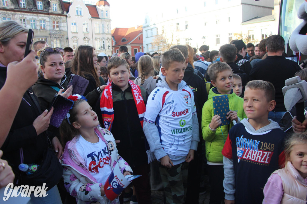 Tarnowskie Góry. Piłkarze Górnika Zabrze na rynku [FOTO]