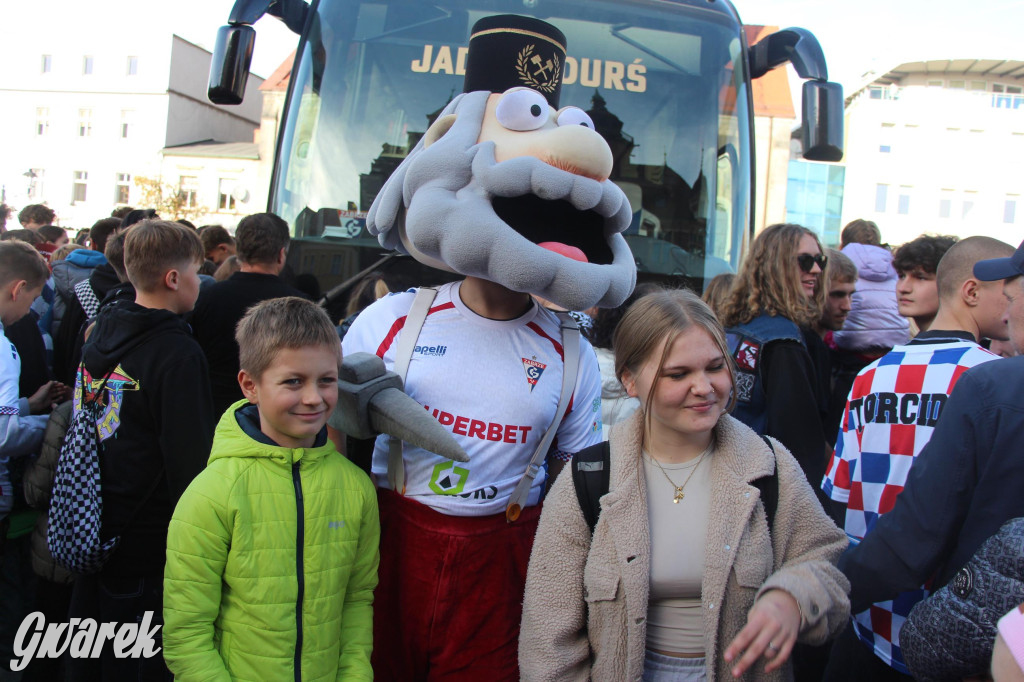 Tarnowskie Góry. Piłkarze Górnika Zabrze na rynku [FOTO]