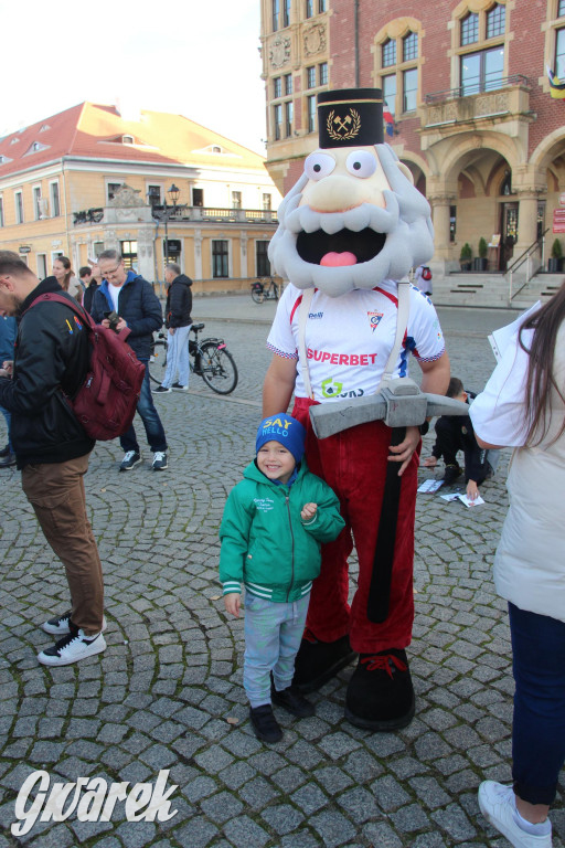 Tarnowskie Góry. Piłkarze Górnika Zabrze na rynku [FOTO]