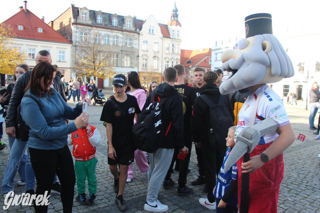 Tarnowskie Góry. Piłkarze Górnika Zabrze na rynku [FOTO]