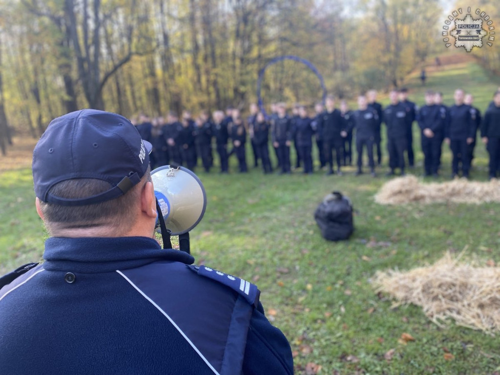 Tarnowskie Góry.  Akcja policji konnej w parku [FOTO]