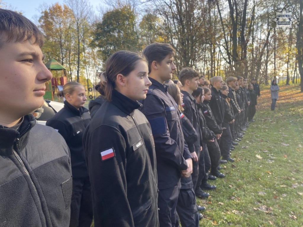 Tarnowskie Góry.  Akcja policji konnej w parku [FOTO]