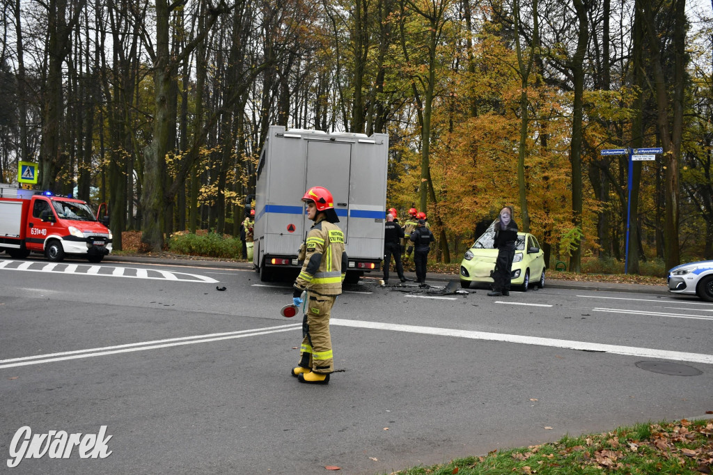 Tarnowskie Góry. Zderzenie z wozem służby więziennej [FOTO]