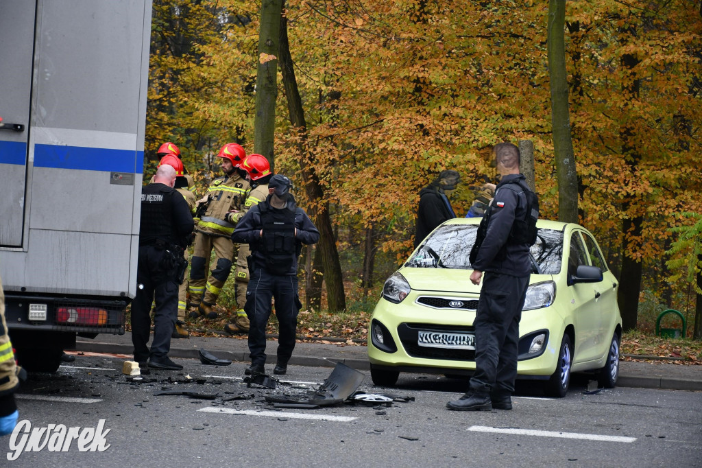 Tarnowskie Góry. Zderzenie z wozem służby więziennej [FOTO]