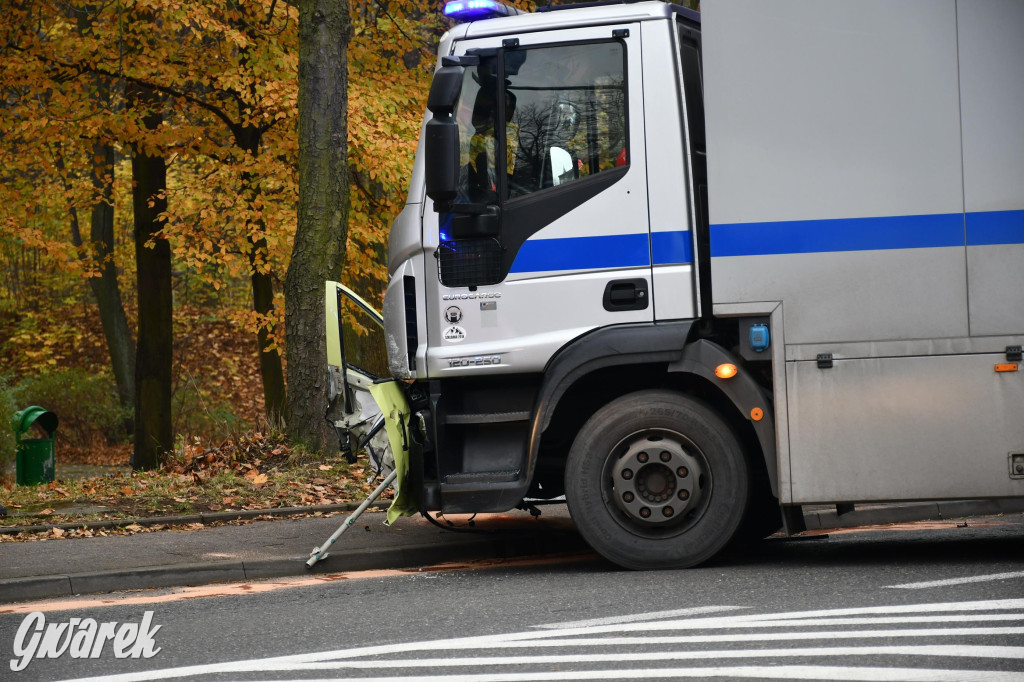 Tarnowskie Góry. Zderzenie z wozem służby więziennej [FOTO]