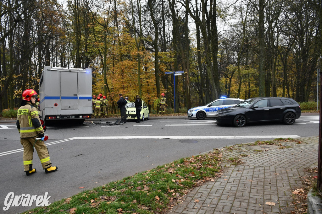 Tarnowskie Góry. Zderzenie z wozem służby więziennej [FOTO]