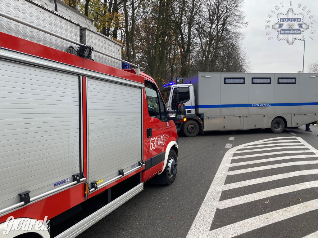 Tarnowskie Góry. Zderzenie z wozem służby więziennej [FOTO]