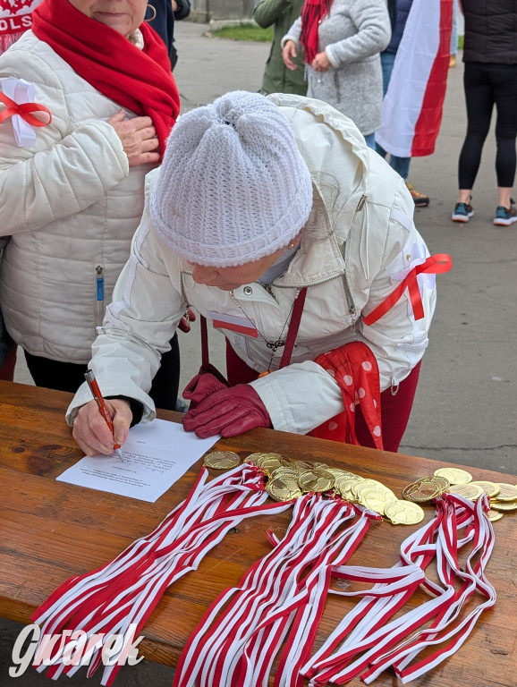 Świerklaniec. Pobiegli, poszli, świętowali w narodowych barwach