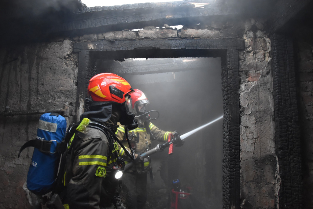 Pożar w centrum miasta. Paliło się poddasze kamienicy