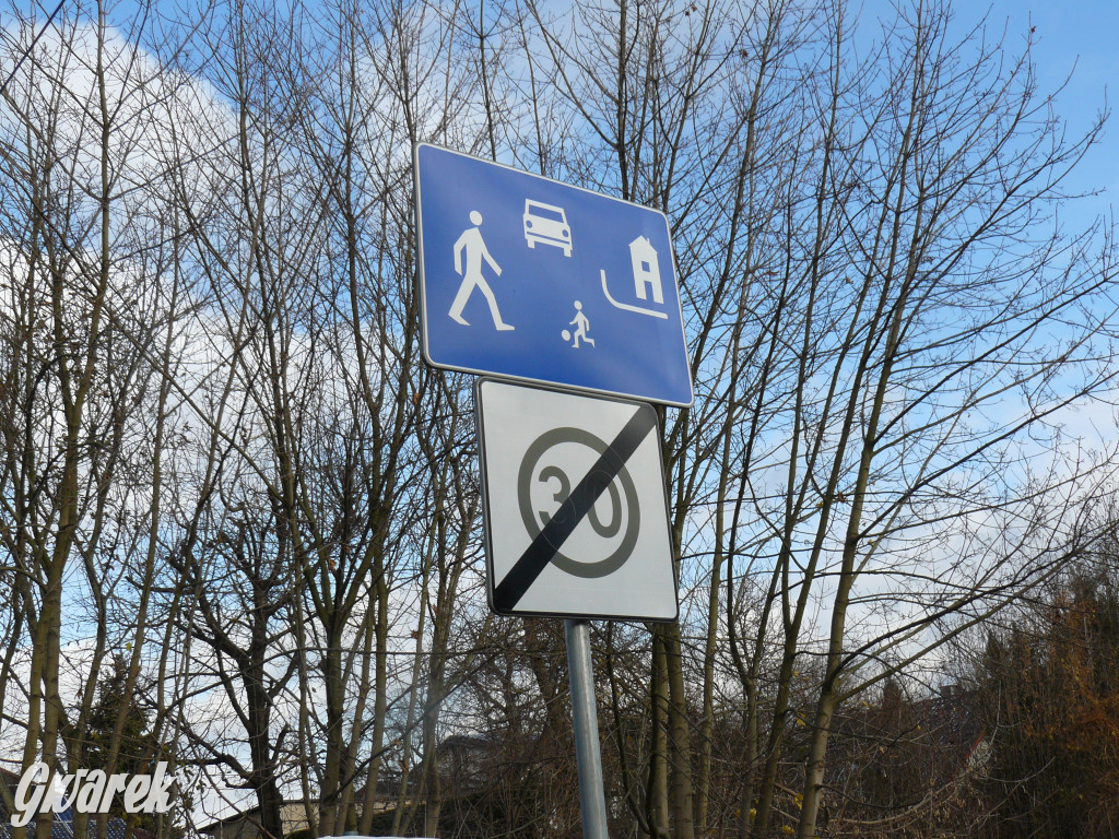 Tarnowskie Góry. Czy ktoś pomyślał, kiedy ustawiał te znaki?