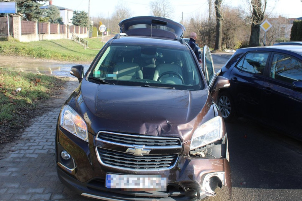 Wjechał w toyotę, policja apeluje o ostrożność