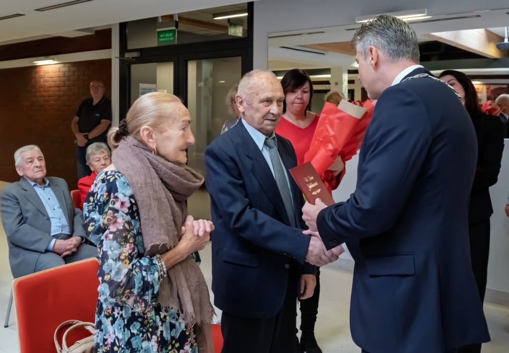 Jubileusze małżeńskie. Razem przez 60 i 65 lat [FOTO]