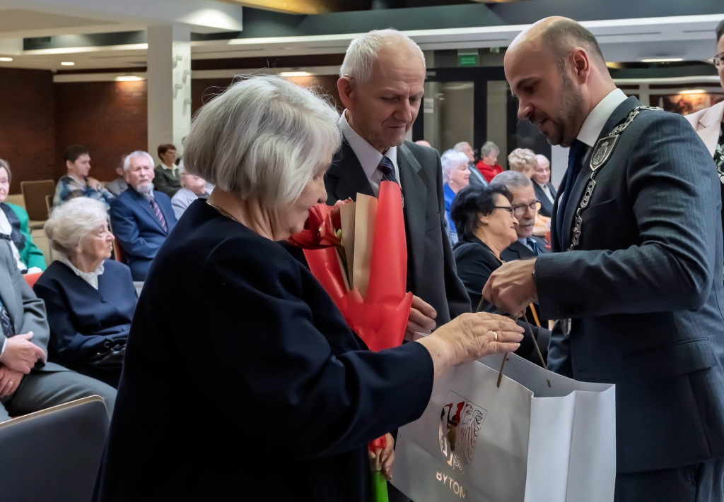 Jubileusze małżeńskie. Razem przez 60 i 65 lat [FOTO]