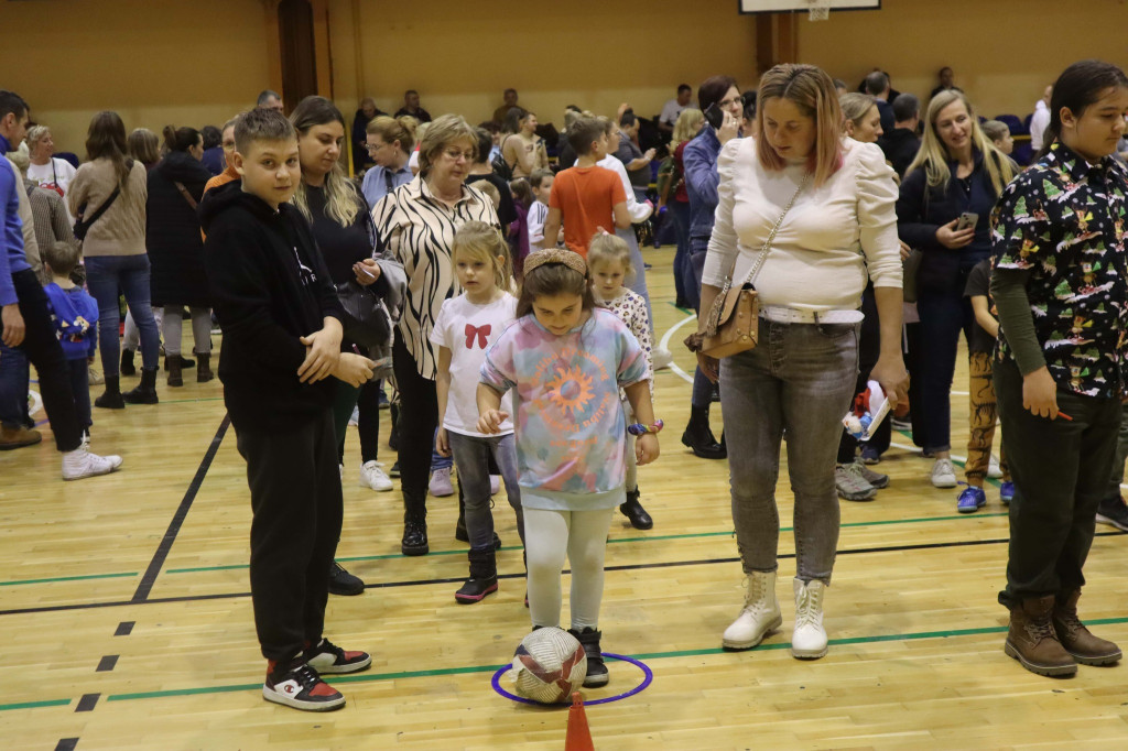 Mikołaj wręczył prezenty i medale