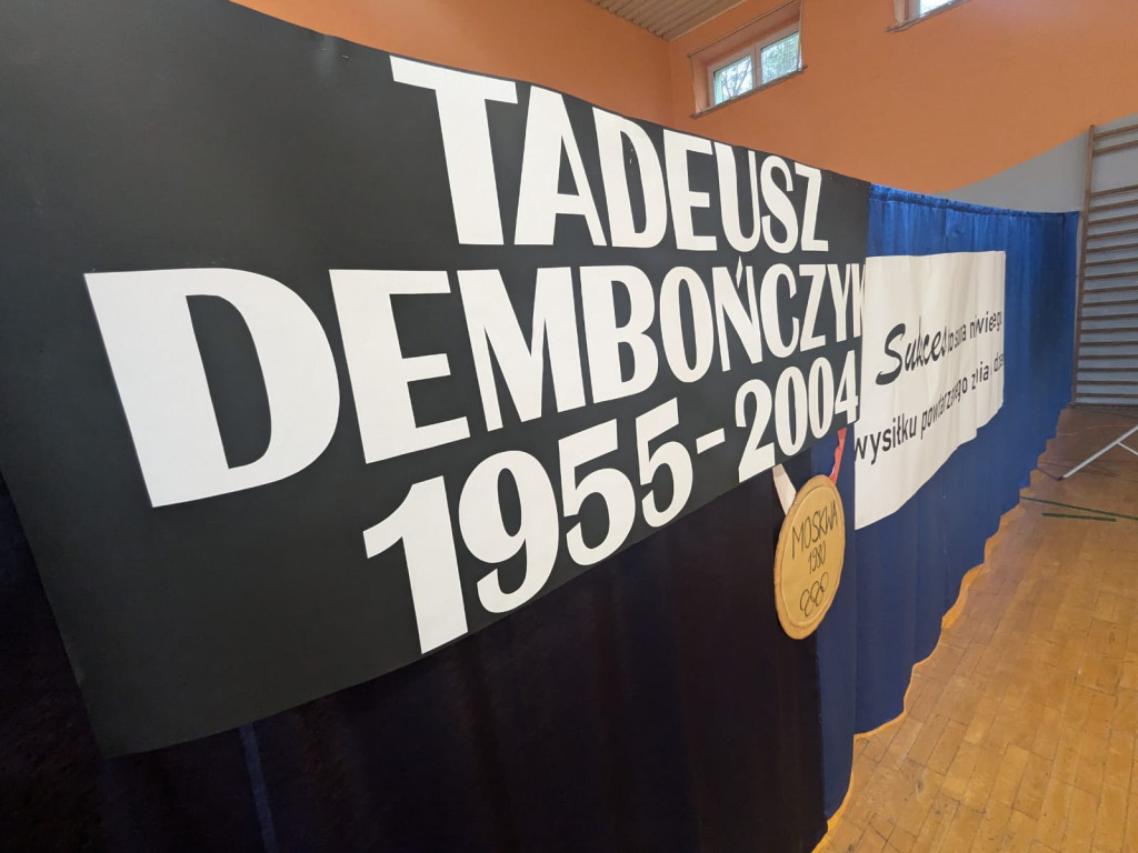 Tablica ku pamięci Tadeusza Dembończyka