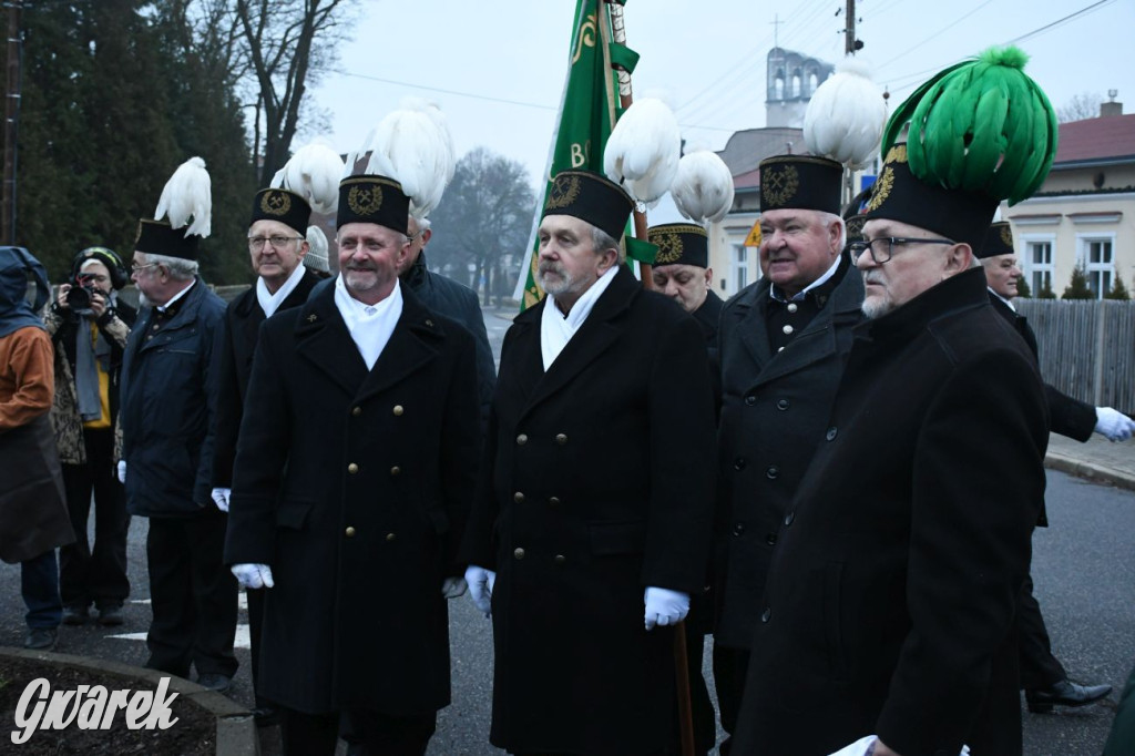 Odsłonięto rzeźbę gwarka. Stanęła w Lasowicach