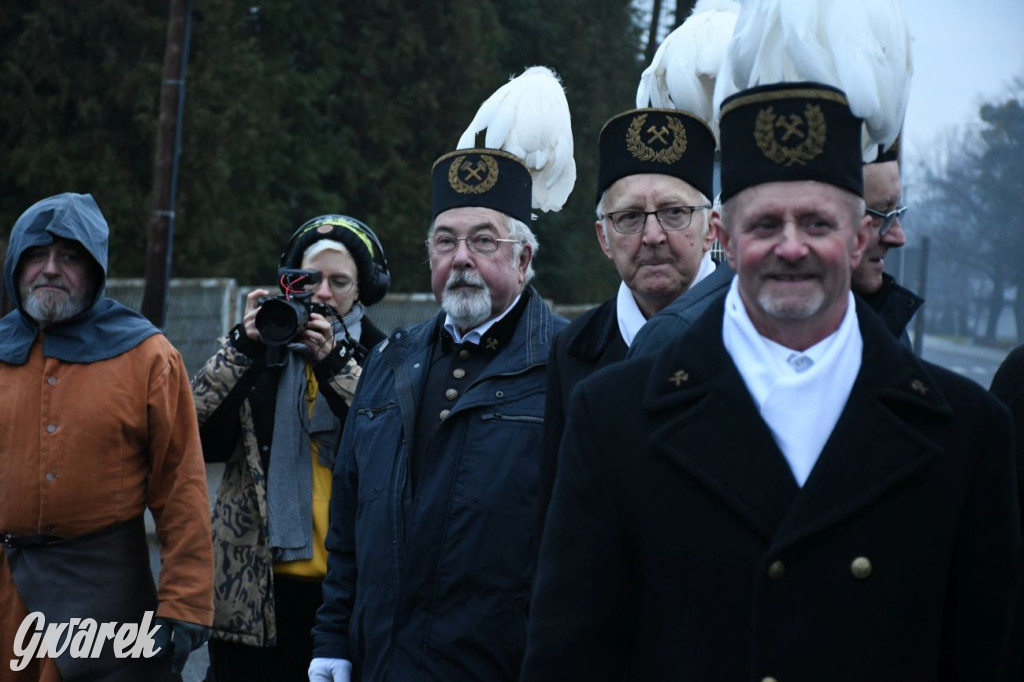 Odsłonięto rzeźbę gwarka. Stanęła w Lasowicach