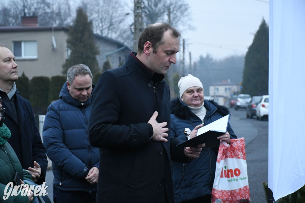 Odsłonięto rzeźbę gwarka. Stanęła w Lasowicach