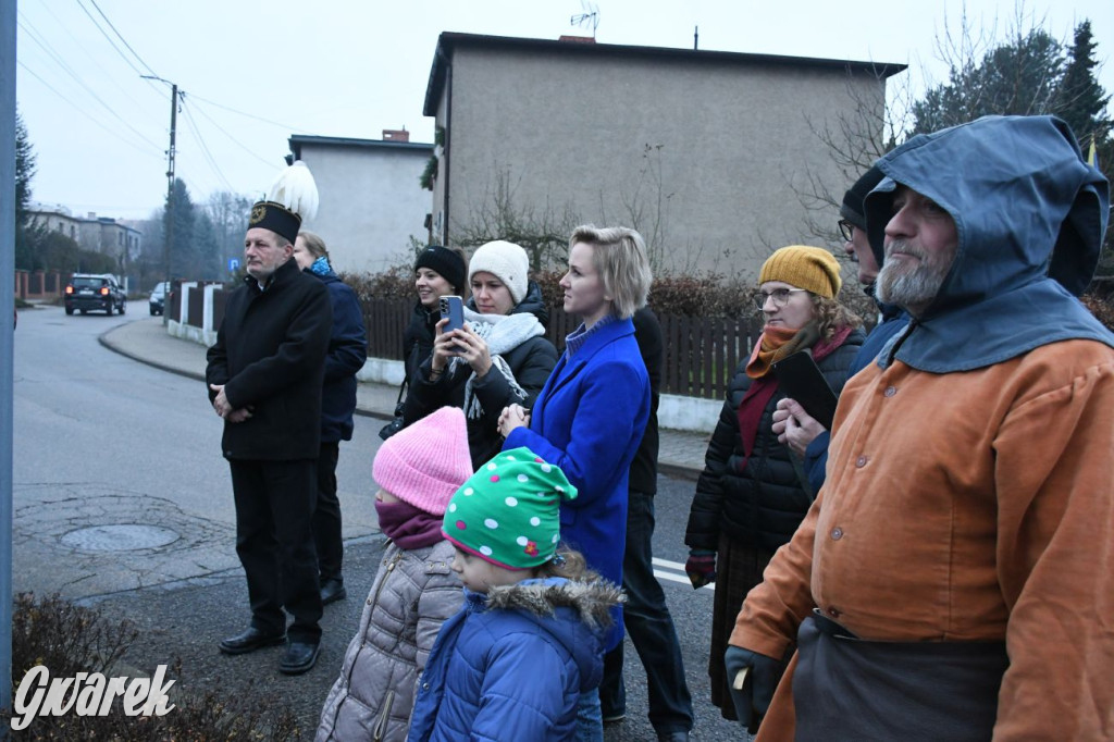 Odsłonięto rzeźbę gwarka. Stanęła w Lasowicach