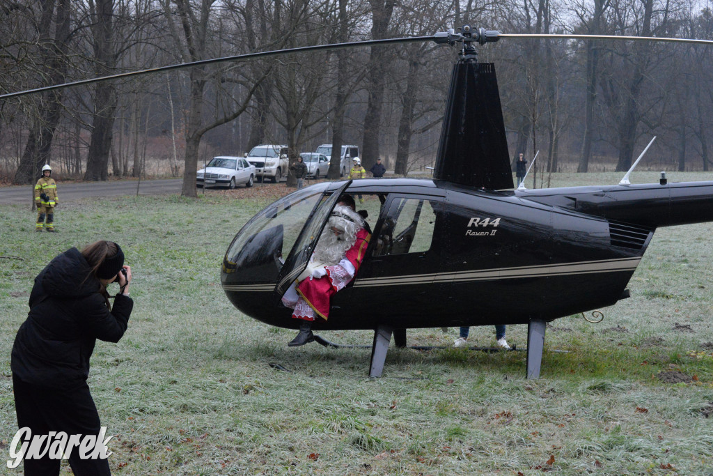 Mikołaj przyleciał do Nakła Śląskiego helikopterem [FOTO]