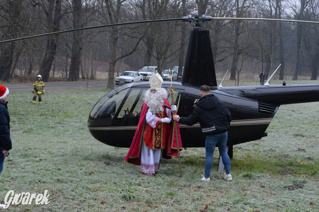 Mikołaj przyleciał do Nakła Śląskiego helikopterem [FOTO]