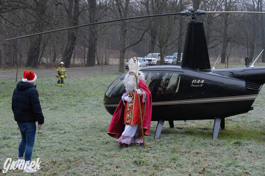 Mikołaj przyleciał do Nakła Śląskiego helikopterem [FOTO]