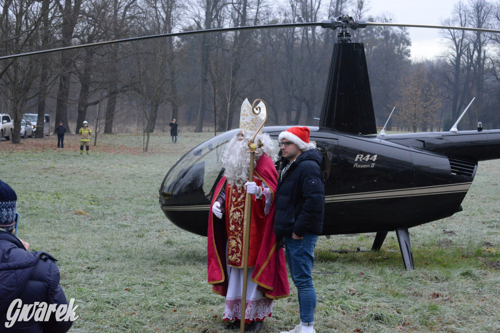 Mikołaj przyleciał do Nakła Śląskiego helikopterem [FOTO]