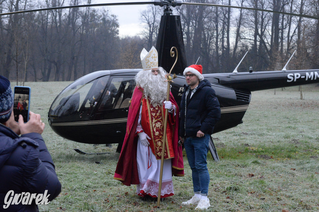 Mikołaj przyleciał do Nakła Śląskiego helikopterem [FOTO]