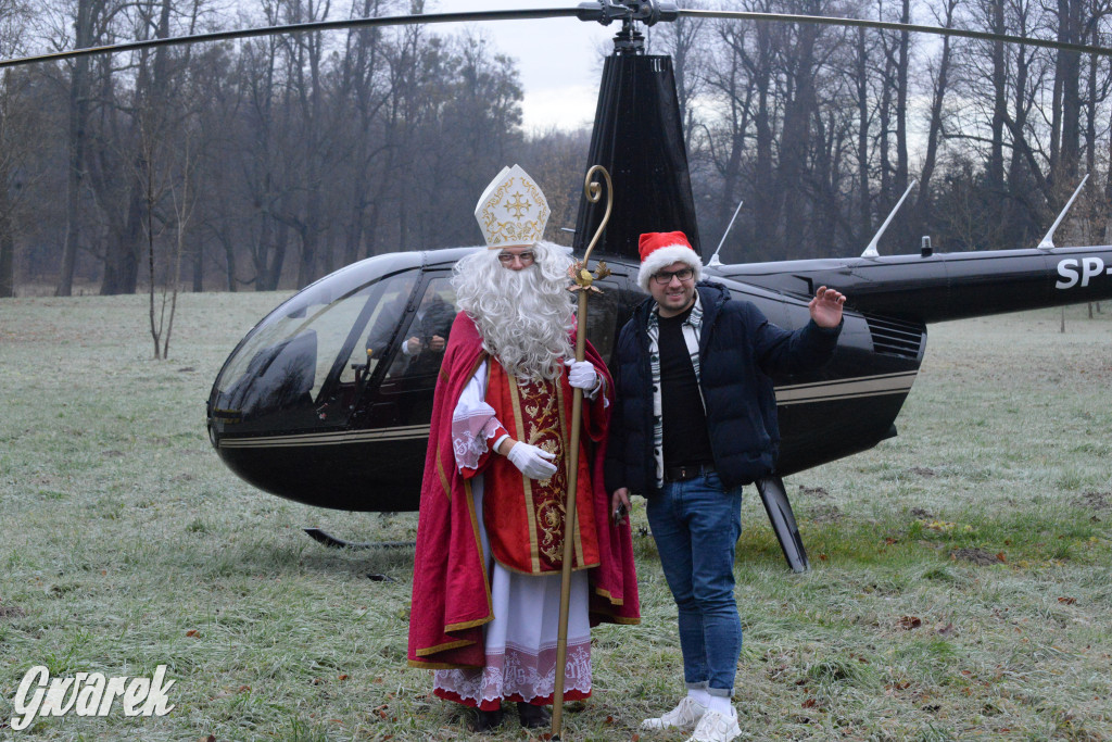 Mikołaj przyleciał do Nakła Śląskiego helikopterem [FOTO]