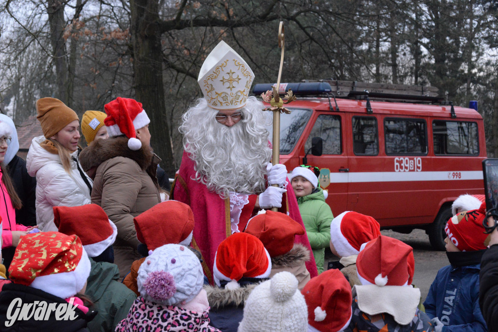 Mikołaj przyleciał do Nakła Śląskiego helikopterem [FOTO]