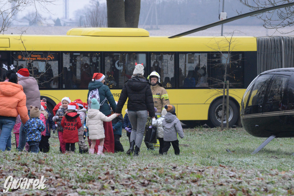 Mikołaj przyleciał do Nakła Śląskiego helikopterem [FOTO]