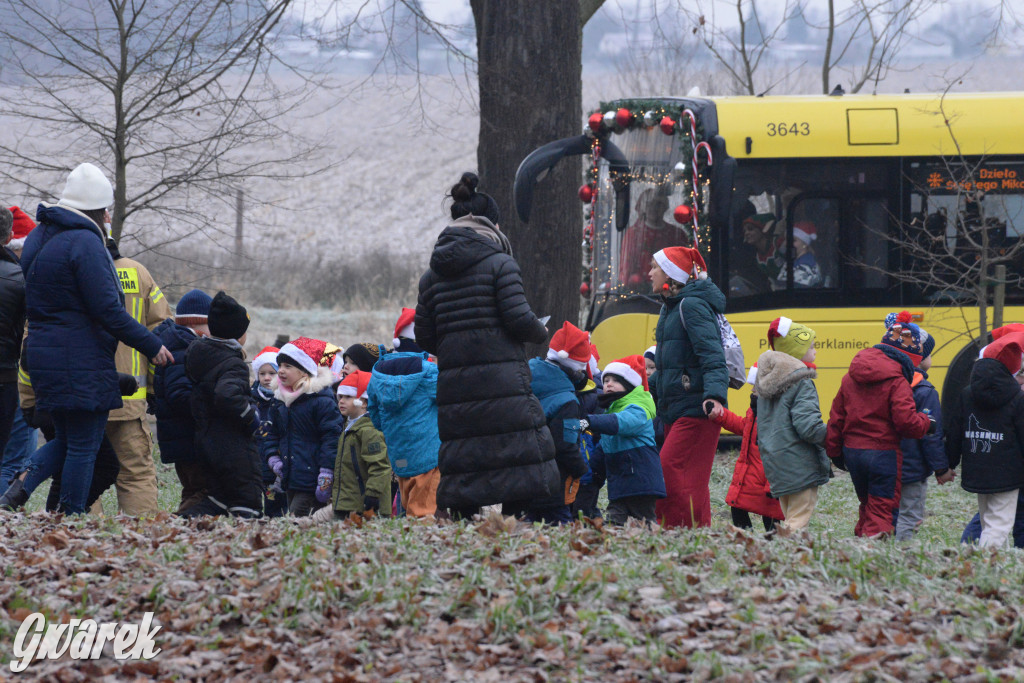 Mikołaj przyleciał do Nakła Śląskiego helikopterem [FOTO]