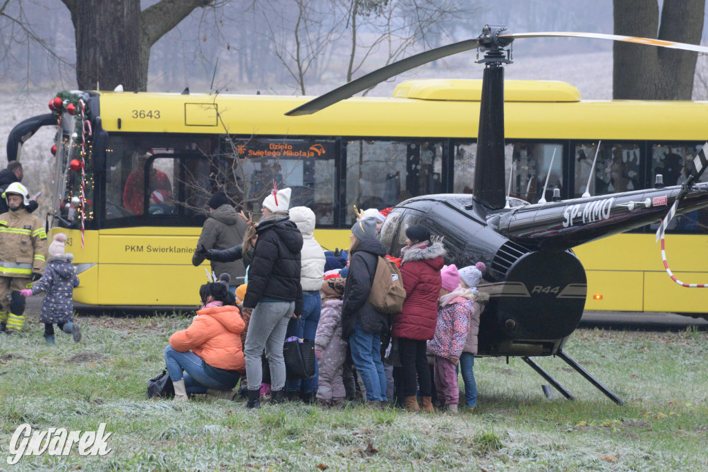 Mikołaj przyleciał do Nakła Śląskiego helikopterem [FOTO]