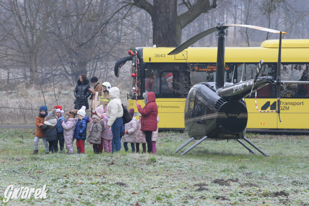 Mikołaj przyleciał do Nakła Śląskiego helikopterem [FOTO]