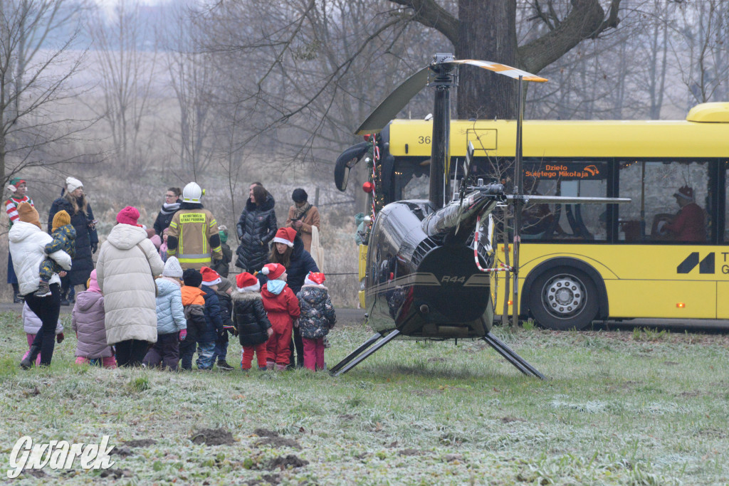 Mikołaj przyleciał do Nakła Śląskiego helikopterem [FOTO]