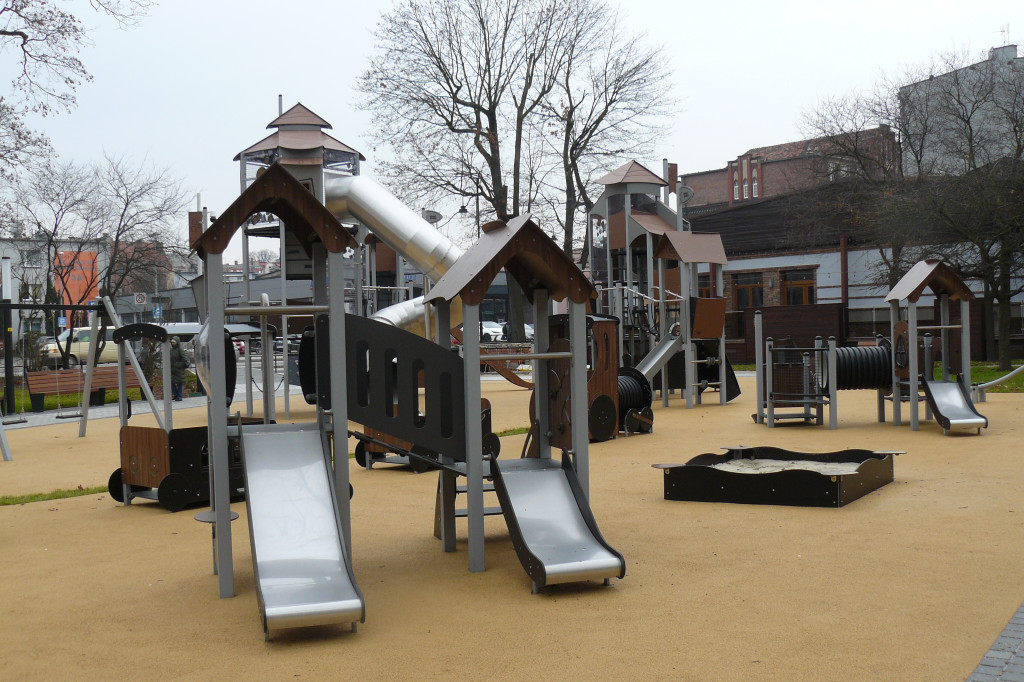 Tarnowskie Góry. Plac zabaw przy rondzie otwarty [FOTO]