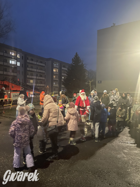 Strzybnica. Mieszkańcy stroili choinkę [ZDJĘCIA]